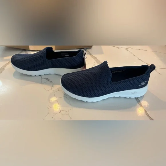 Skechers women’s size 8.5 WIDE - Picture 6 of 9